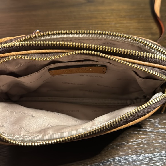 Michael Kors Crossbody - Picture 5 of 6